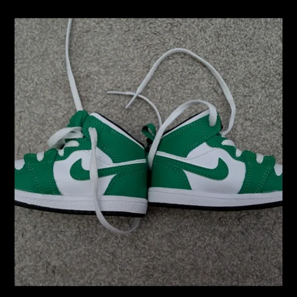 Toddler Nike Air Jordan Mid Green White Sneakers - Picture 7 of 15